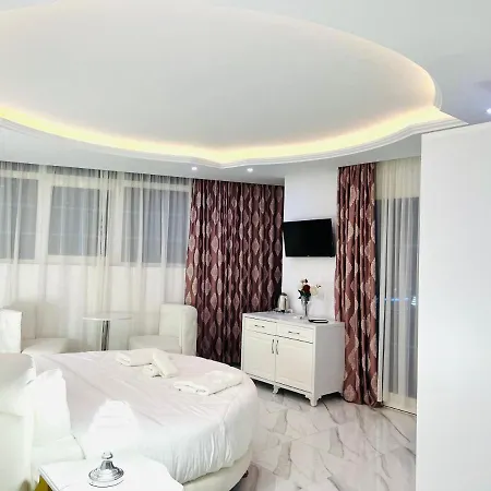 Ujvara Hotel 4*