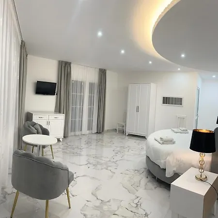 Ujvara Hotel Golem (Tirana)