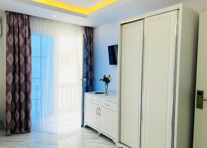 Ujvara Hotel 4*