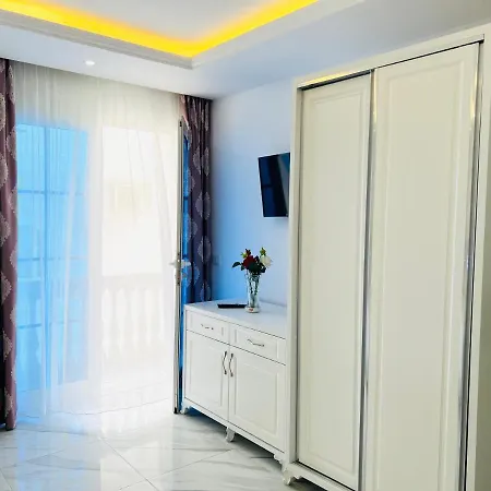 Ujvara Hotel 4*