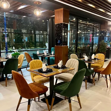 Ujvara Hotel